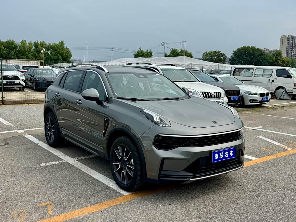 Lynk & Co 01