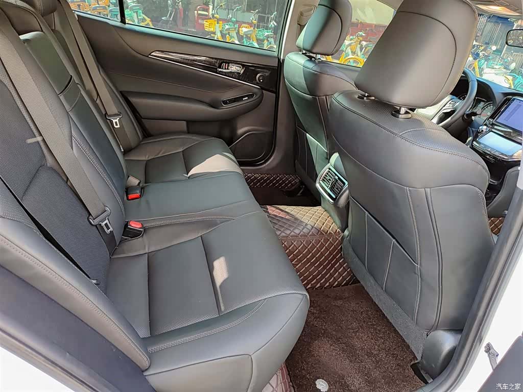 Toyota Crown, 2017 11