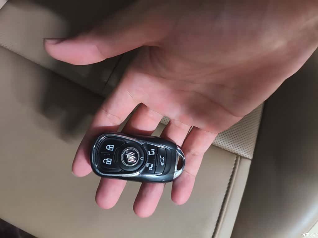 Buick GL8, 2020 9