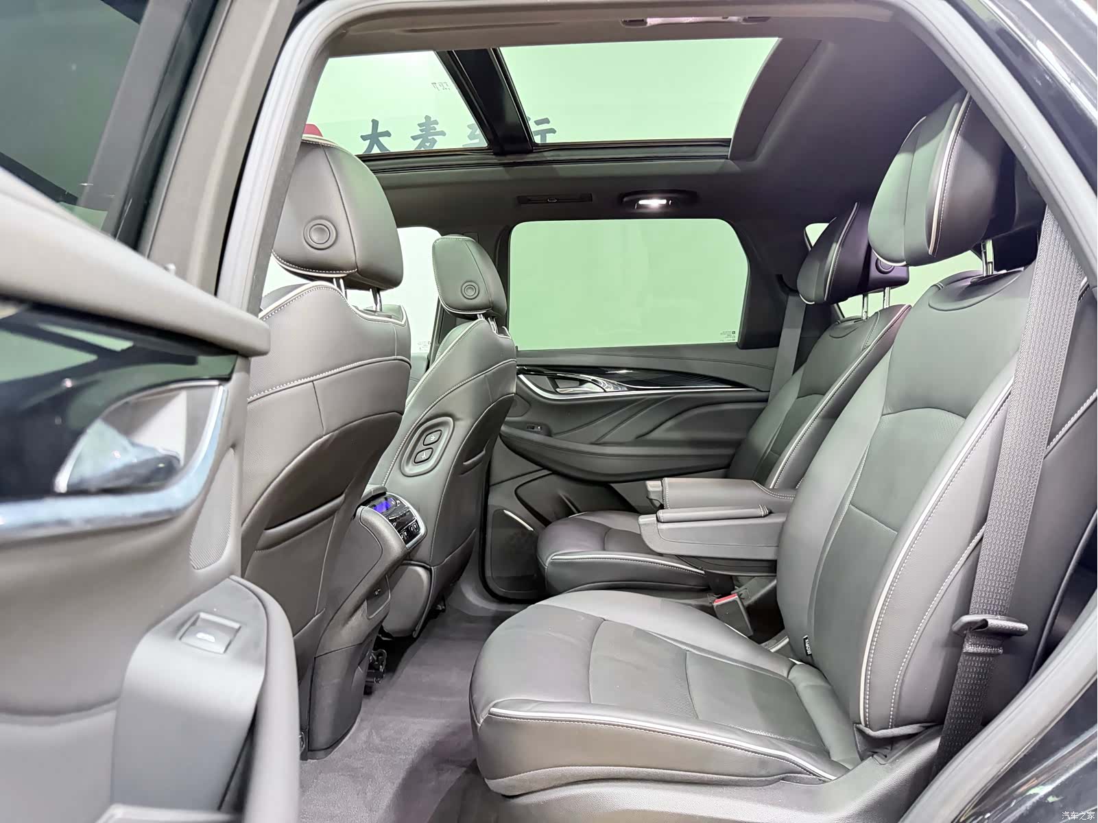Buick Enclave, 2023 26