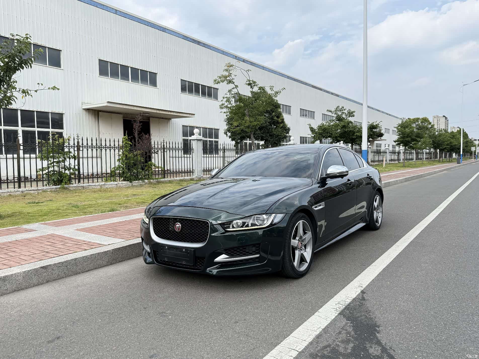 Jaguar XE, 2016 1