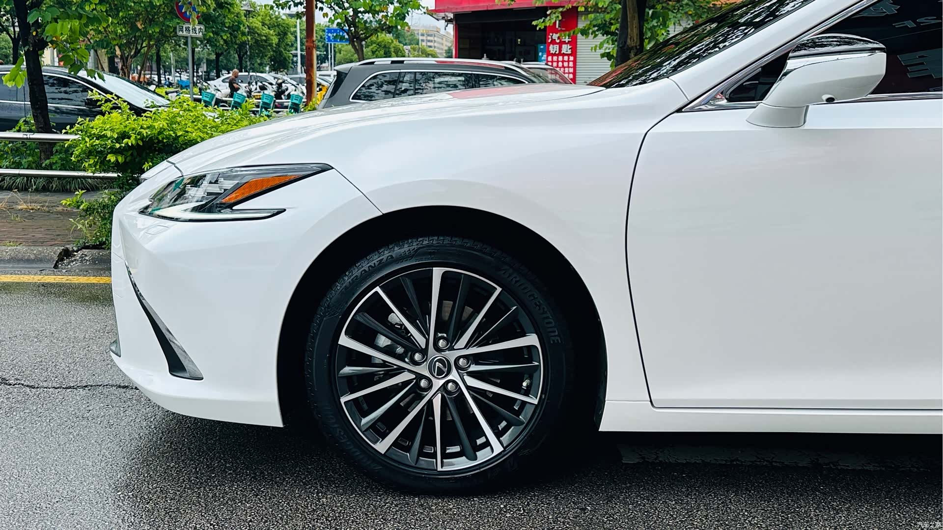 Lexus ES, 2024 9