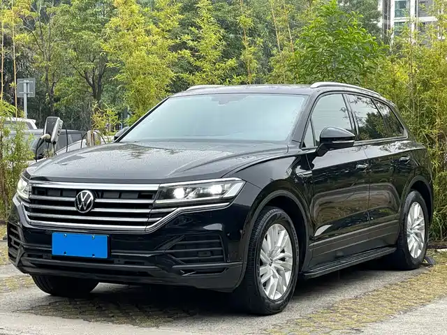 Volkswagen Touareg 2021 — купить из Китая под заказ