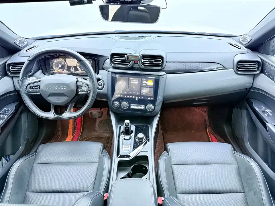 Lynk & Co 03