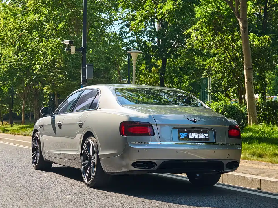 Bentley Flying