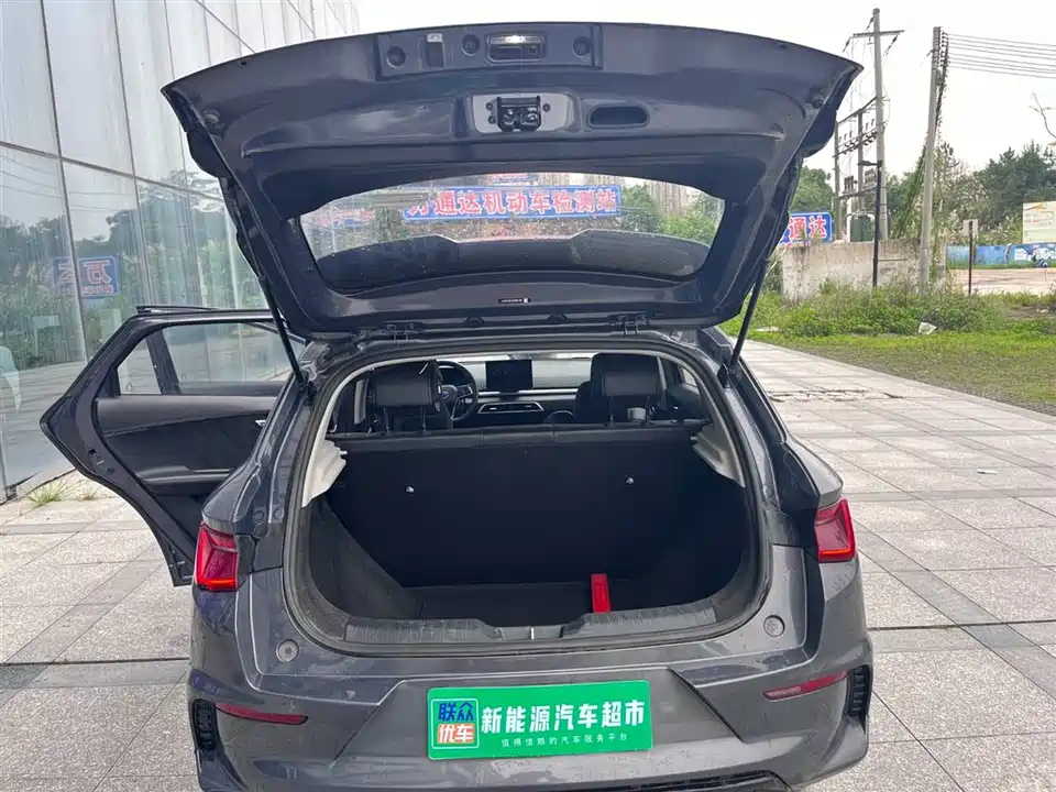 BYD e2