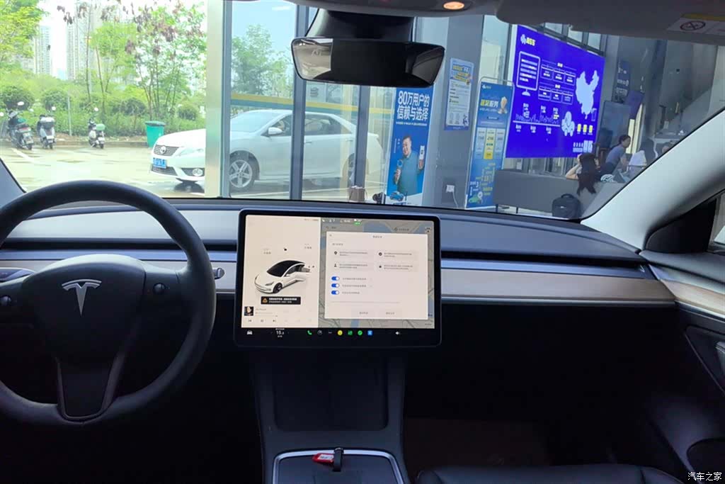 Tesla Model 3, 2023 13