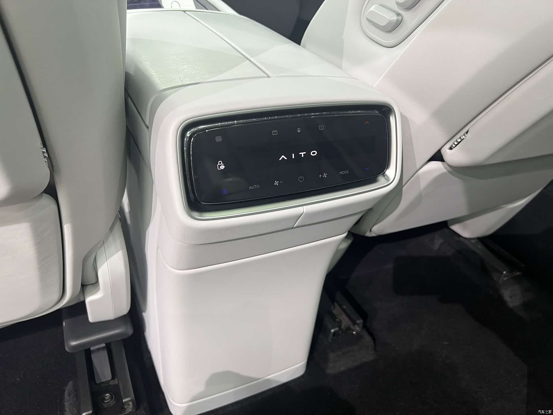 AITO M9, 2024 12
