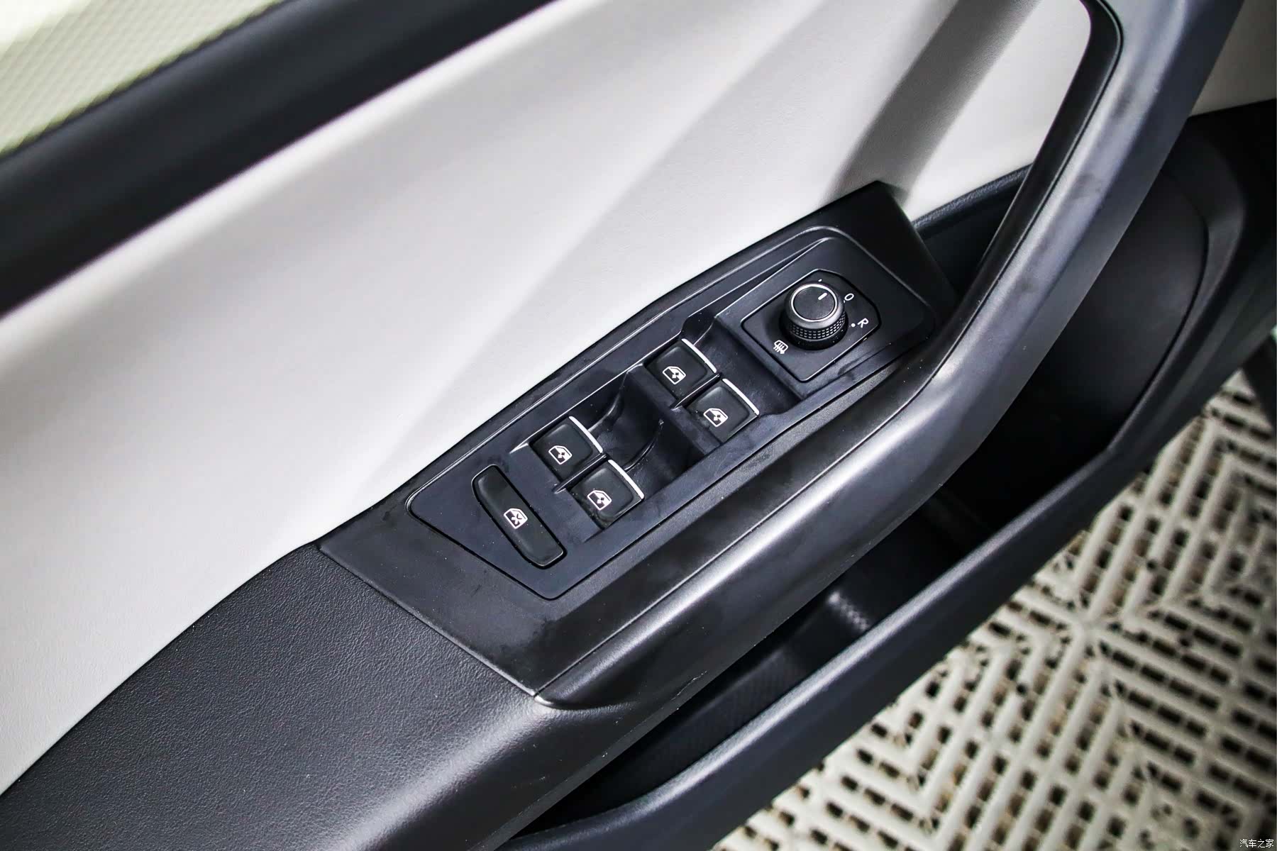 Volkswagen T-ROC, 2023 6