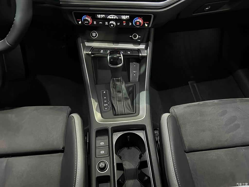 Audi Q3, 2022 все фото