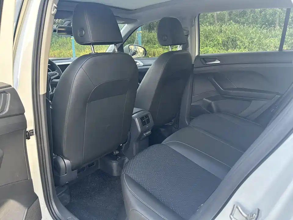 Volkswagen Exploring the shadow