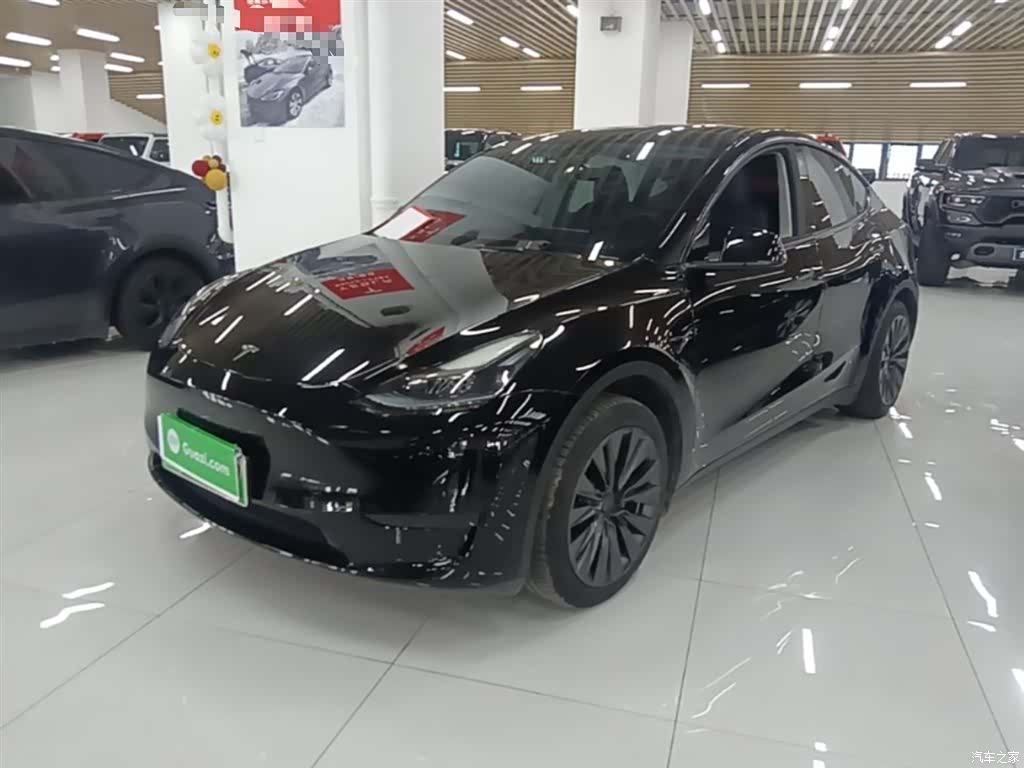 Tesla Model Y, 2023 1