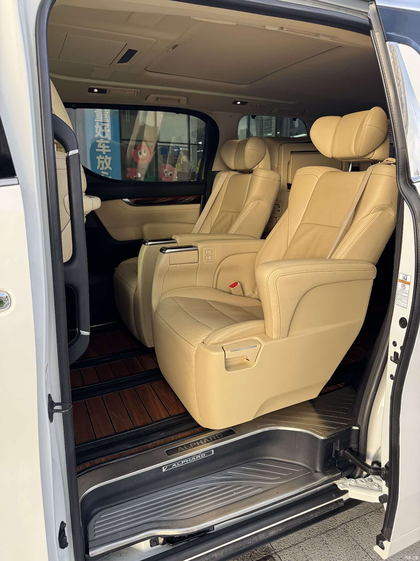Toyota Alphard, 2017 8