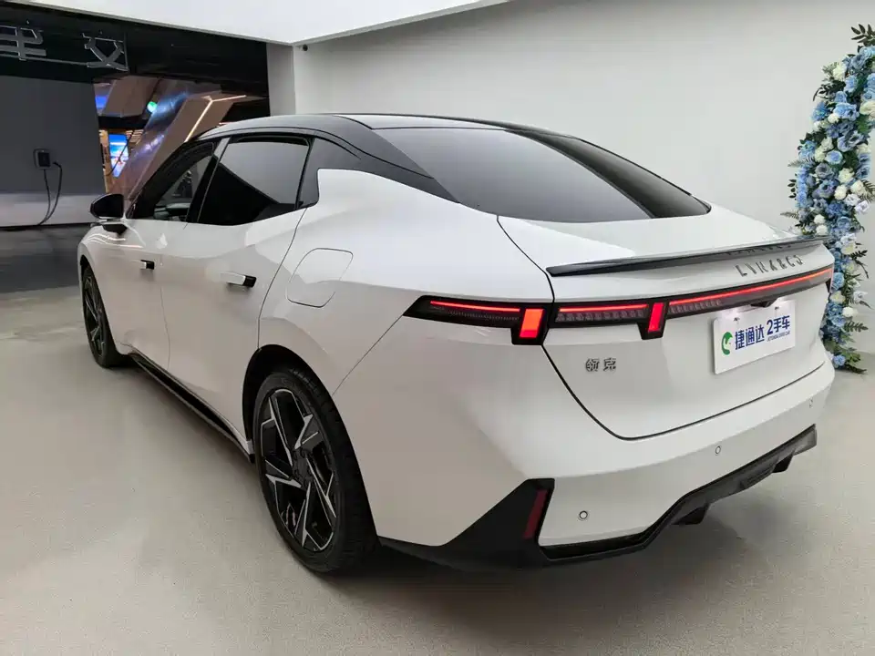 Lynk & Co 07 EM-P