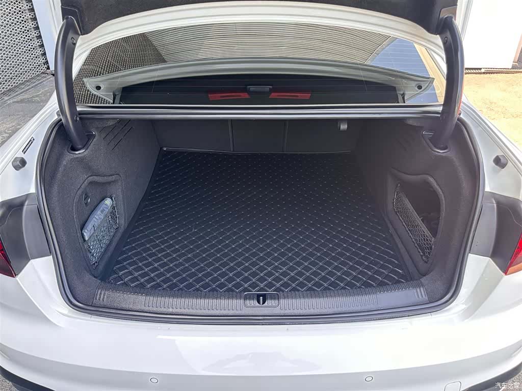 Audi A4L, 2023 14