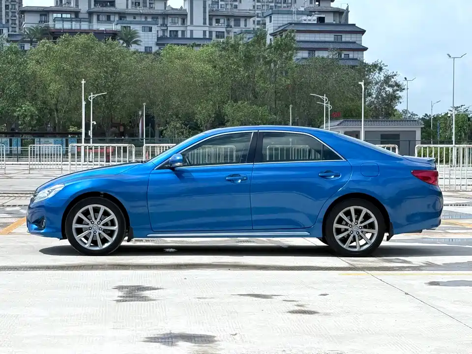 Toyota Reiz