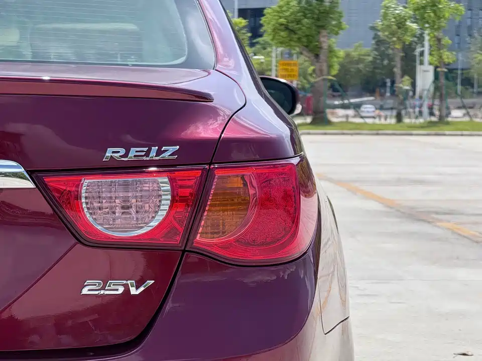 Toyota Reiz
