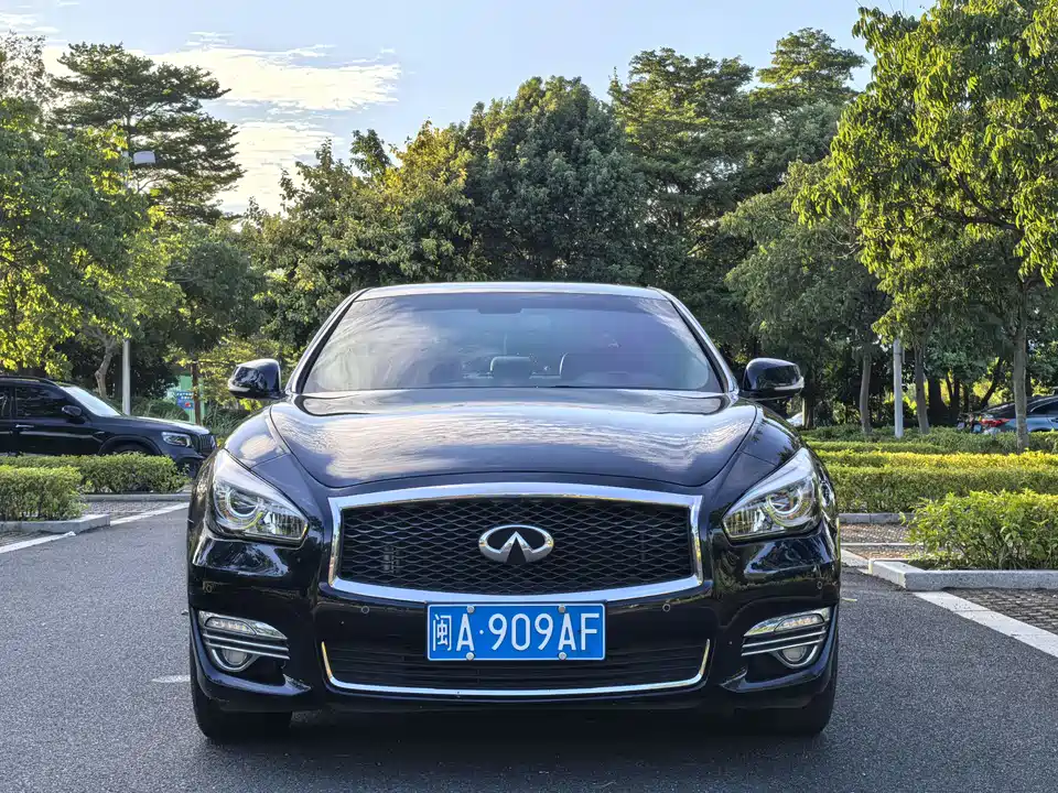 Infiniti Q70