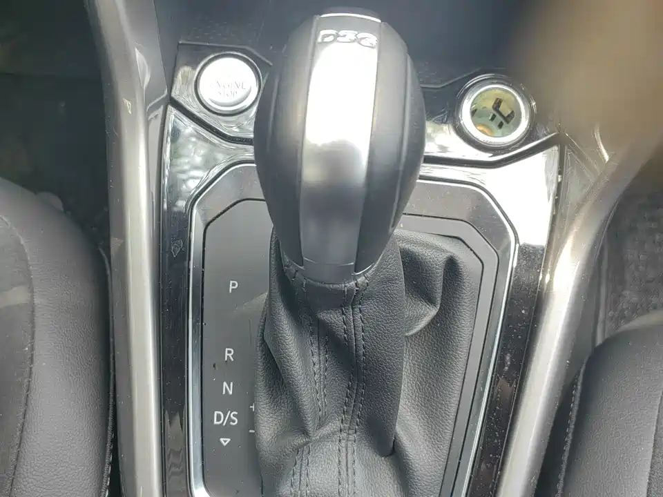 Volkswagen T-ROC exploring Songs