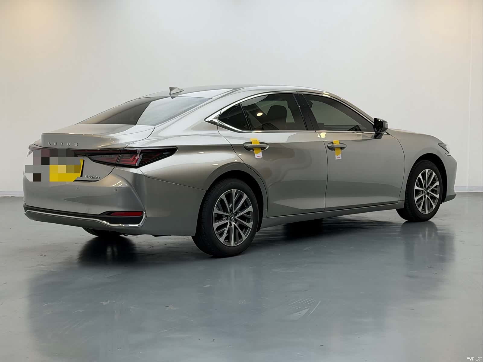 Lexus ES, 2026 3