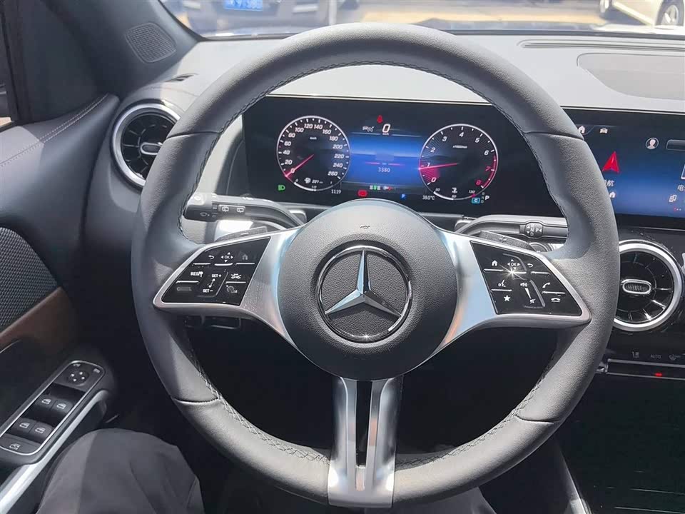 Mercedes-Benz GLB Mercedes-Benz GLB