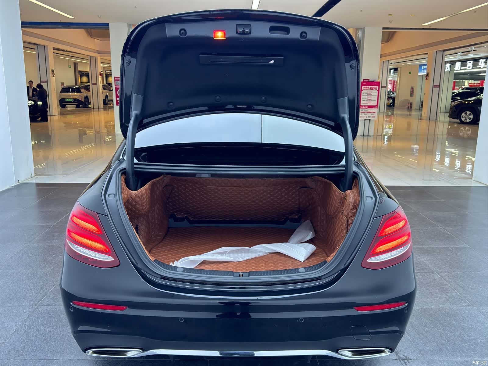 Mercedes-Benz E-Class, 2020 14