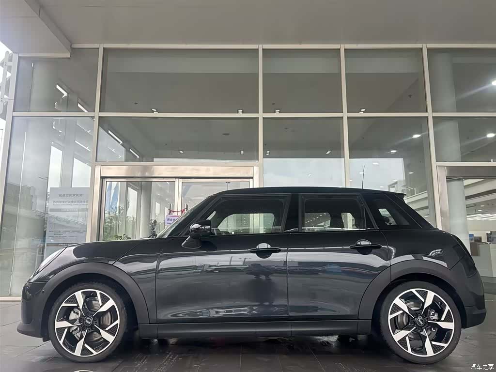Mini Cooper, 2024 3