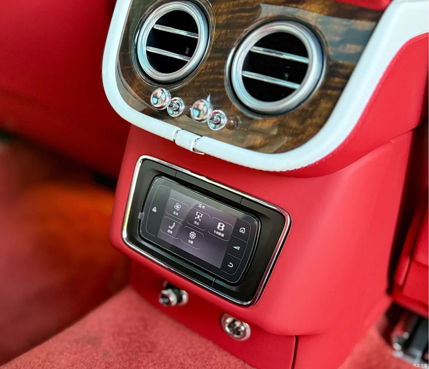 Bentley Bentayga, 2017 17