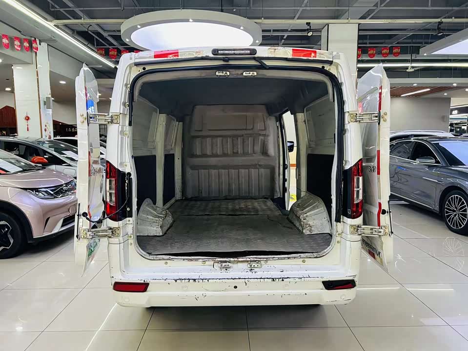 Dongfeng Yufeng EM27