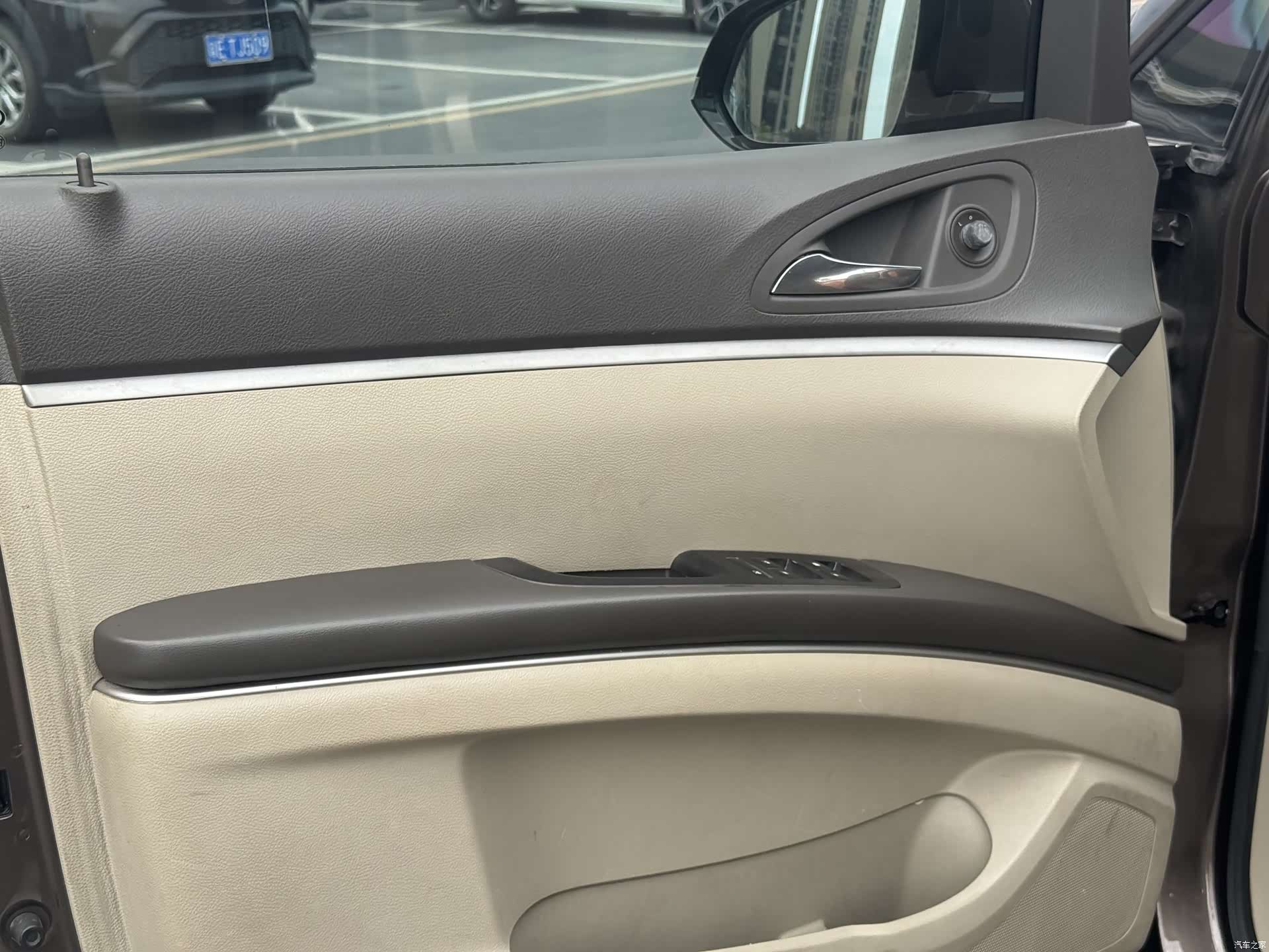 Buick GL8, 2011 14
