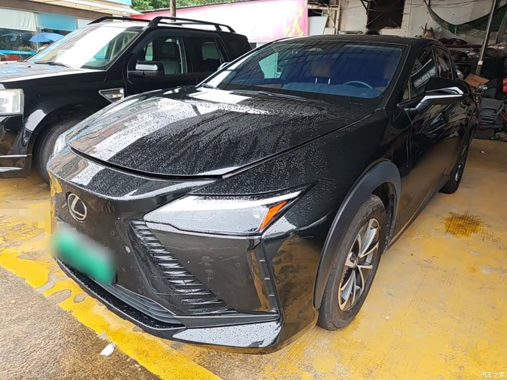Lexus RZ, 2023 1