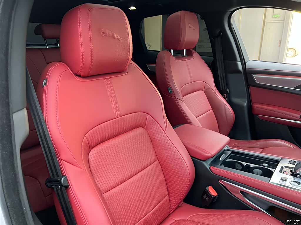 Jaguar F-PACE, 2023 25