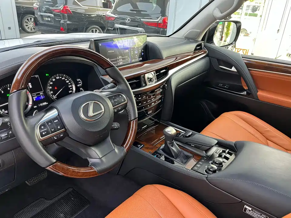 Lexus LX