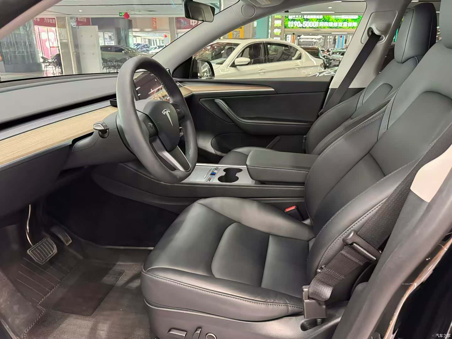 Tesla Model Y, 2023 4
