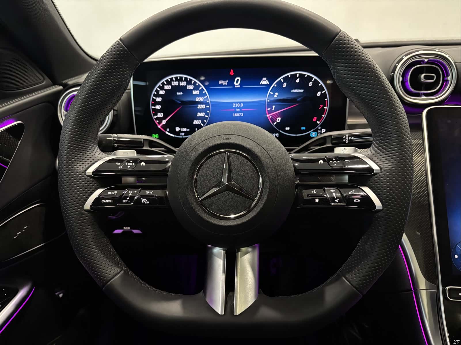 Mercedes-Benz C-Class, 2025 13