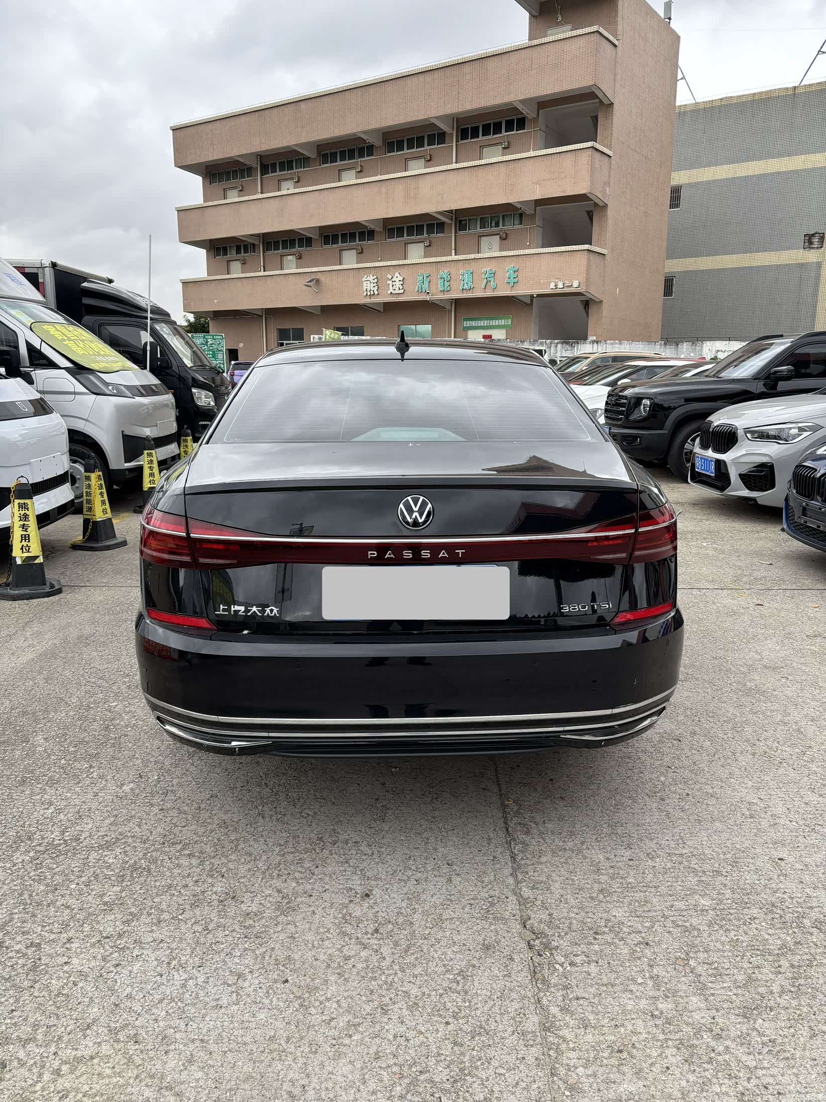 Volkswagen Passat, 2025 все фото