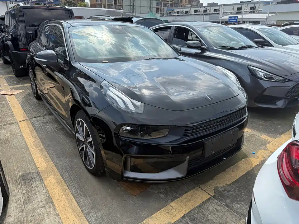 Lynk & Co 03