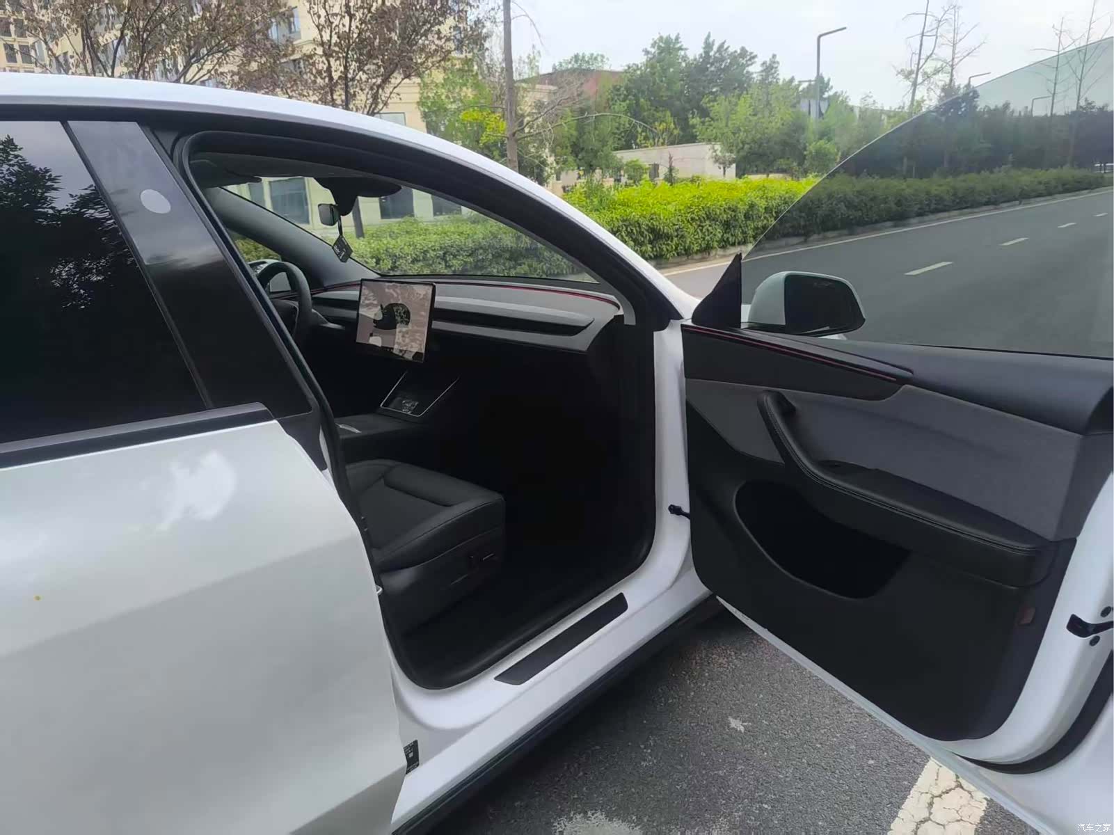 Tesla Model Y, 2025 12