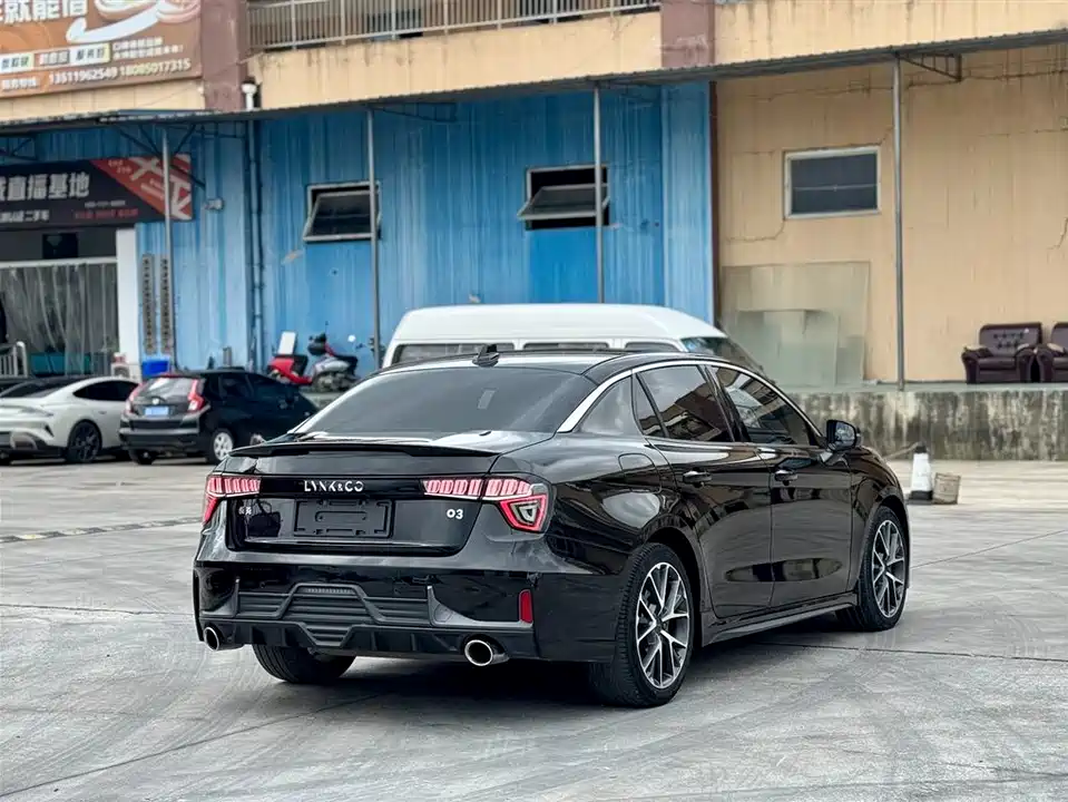 Lynk & Co 03