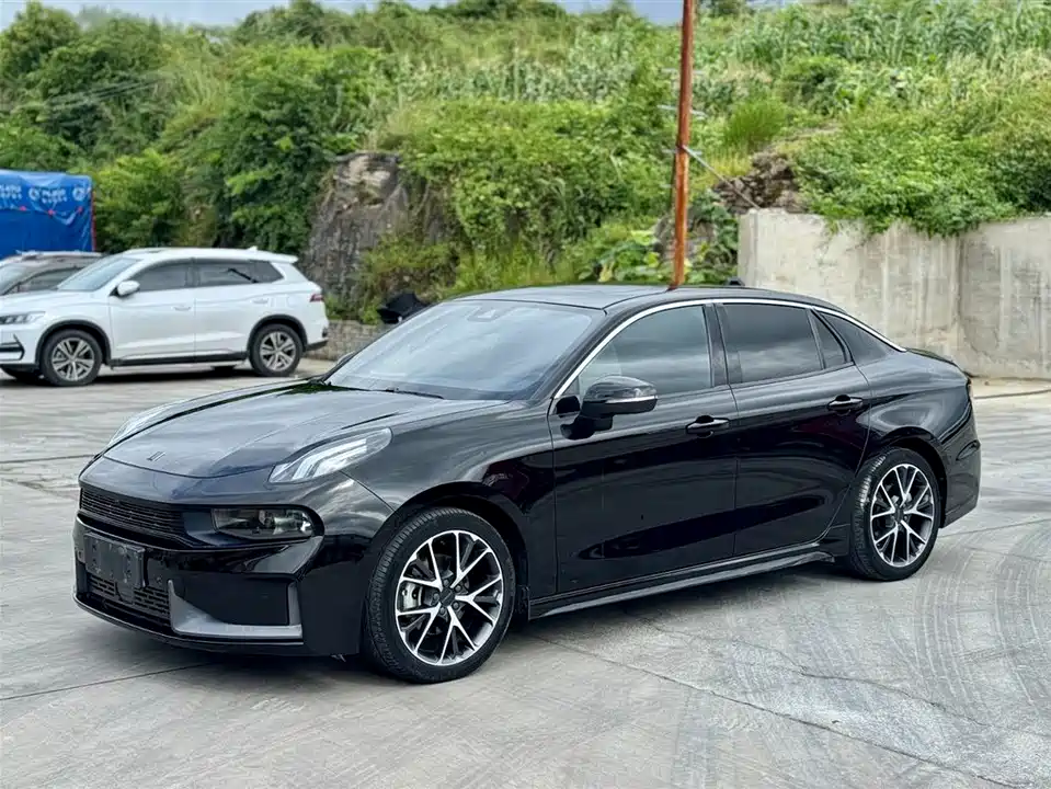 Lynk & Co 03
