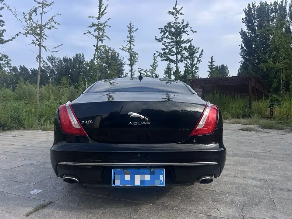 Jaguar XJ