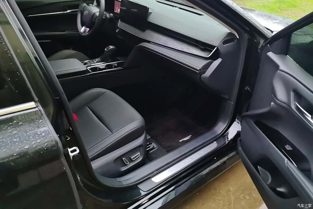 Toyota Camry, 2026 8