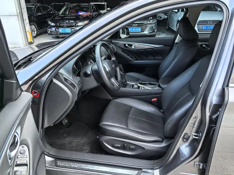 Infiniti Q50L