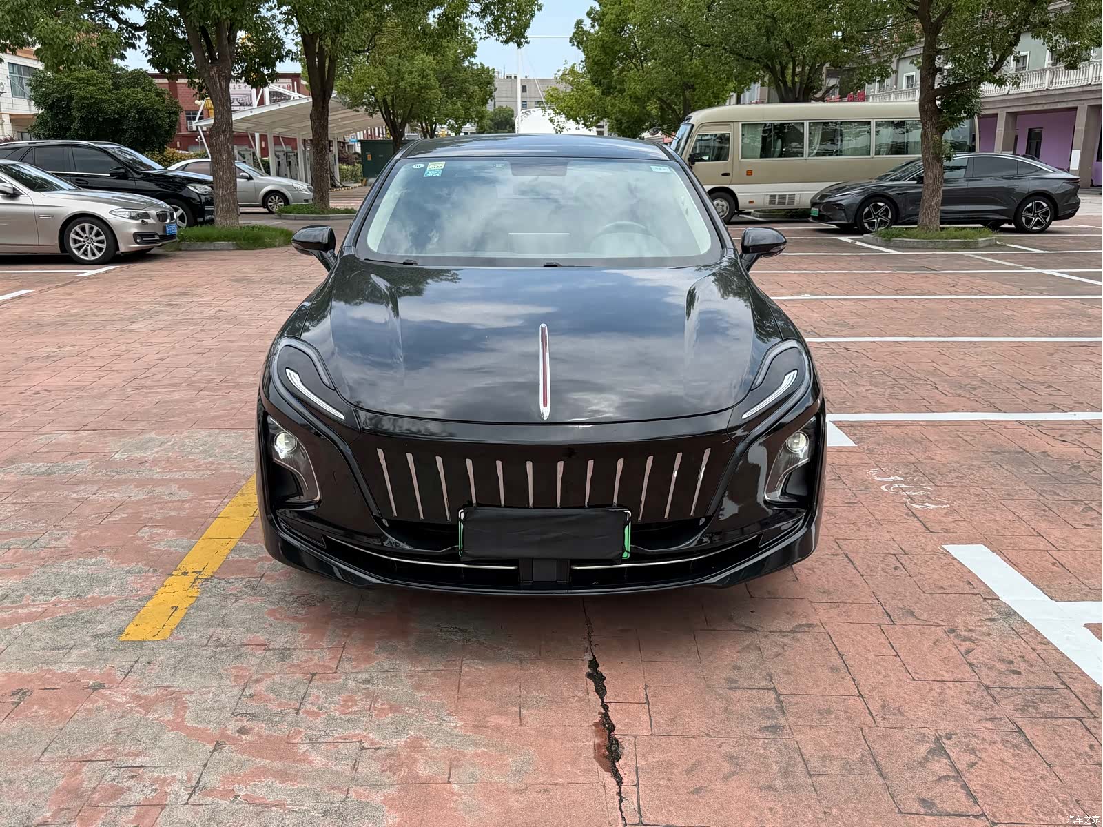 Hongqi QM5