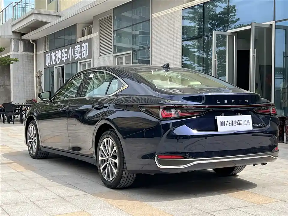 Lexus ES