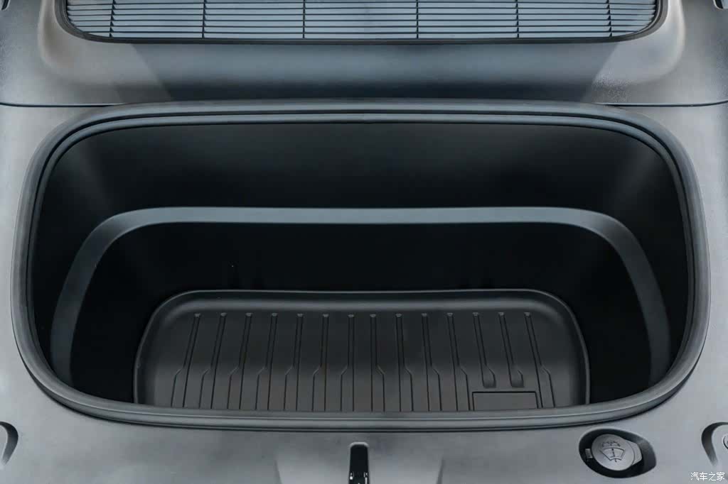 Tesla Model Y, 2026 10