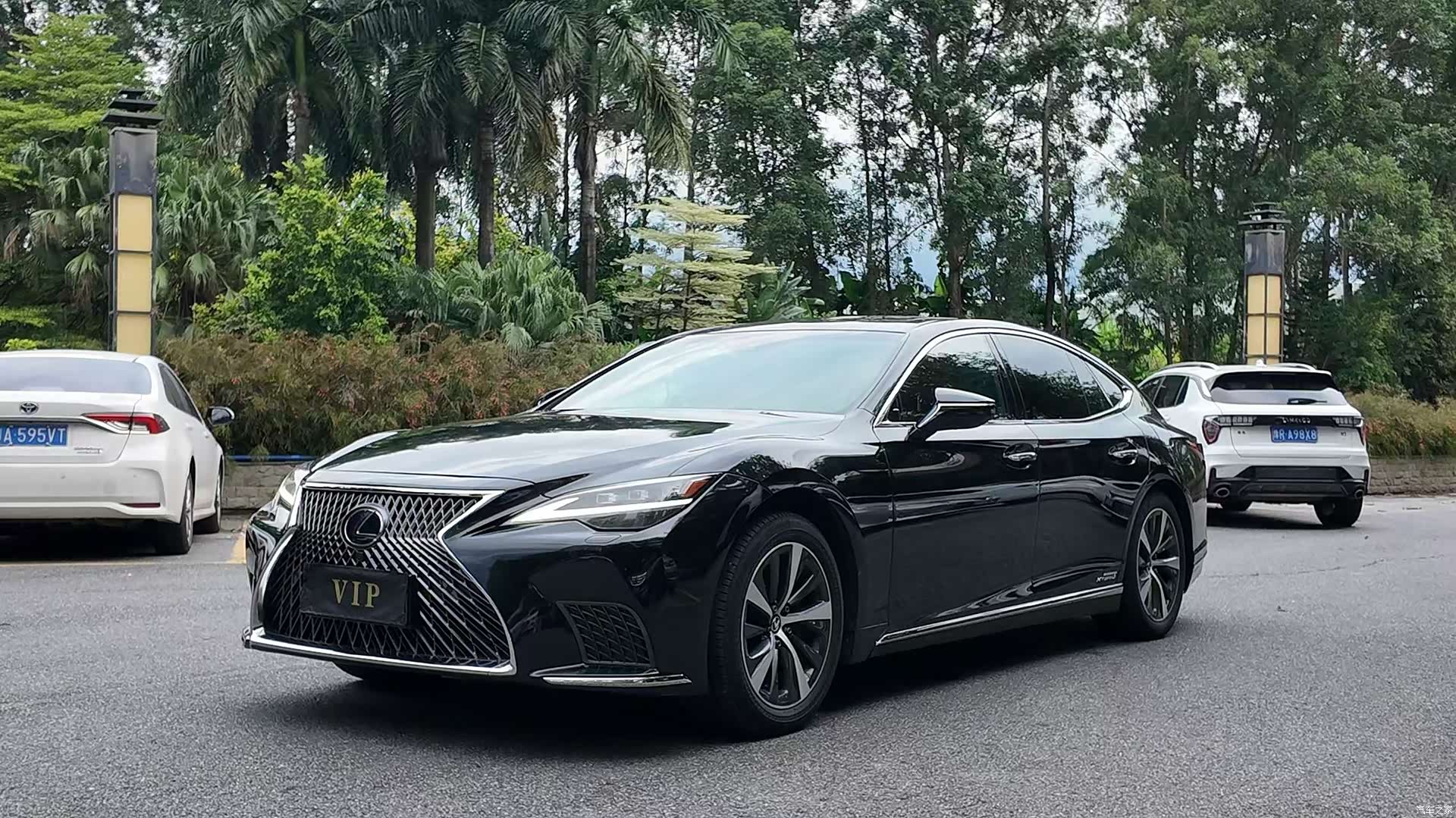 Lexus LS, 2022 1