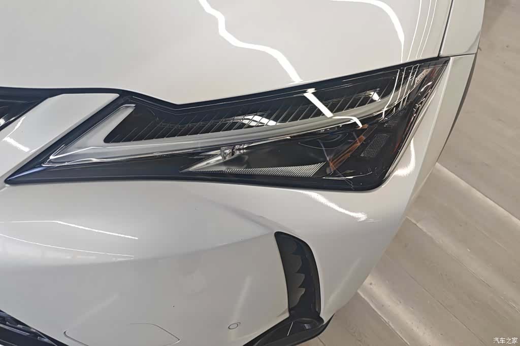 Lexus UX, 2022 все фото