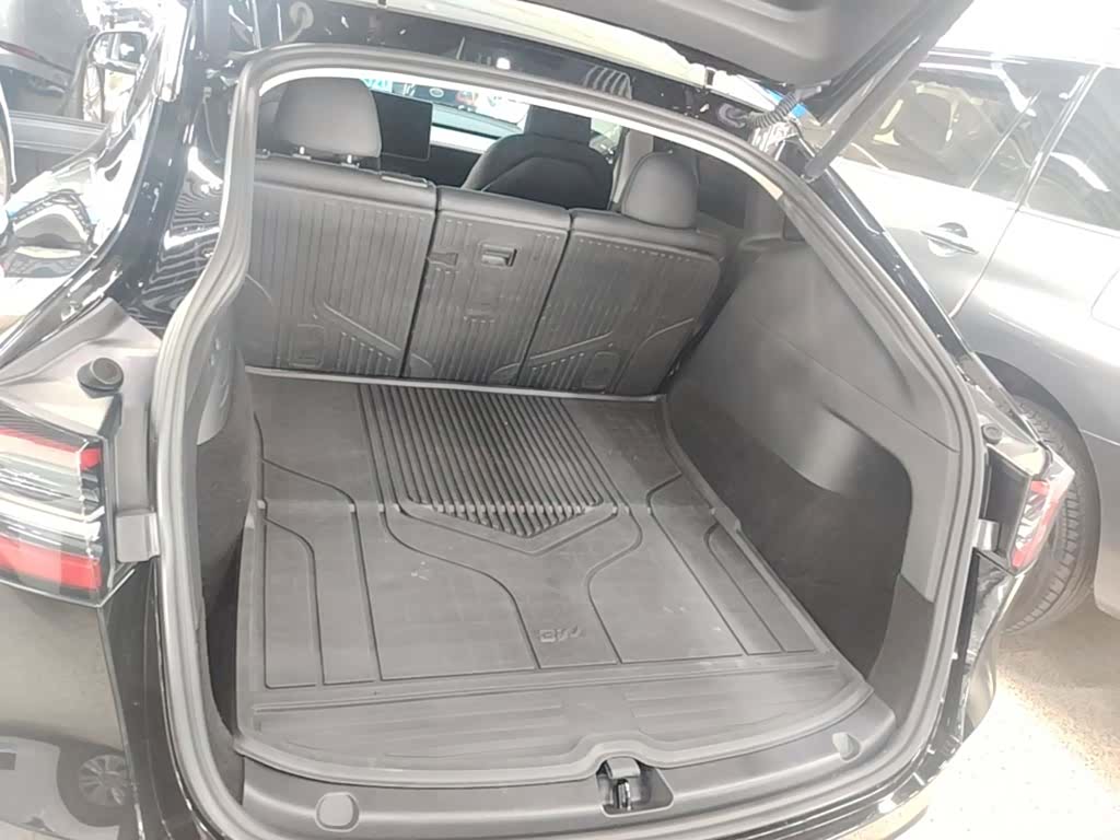 Tesla Model Y, 2023 19