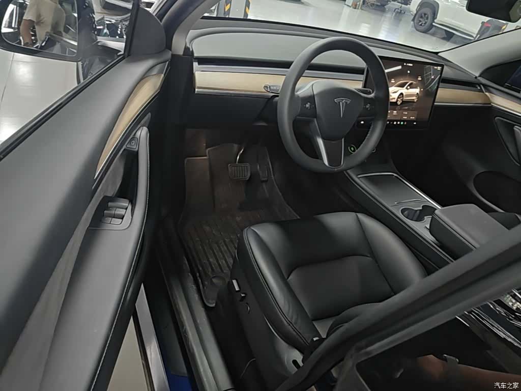 Tesla Model Y, 2022 12